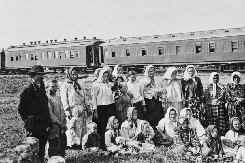 Переселенцы как живете. Столыпинские переселенцы в сибирь 1907. столыпинские переселенцы в сибирь. переселение крестьян в сибирь столыпин. крестьяне переселенцы сибирь 20 век.