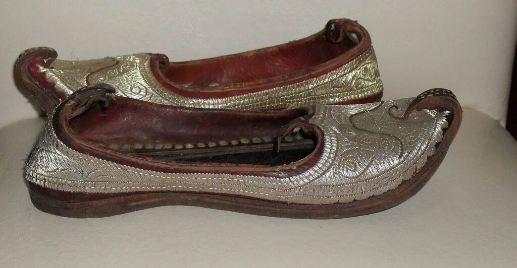 20 см а также. Обувь Османской империи 16 век. Обувь СУЛТАНШИ Османской империи. Обувь в Османской империи. Тапочки Османская Империя 19 век.