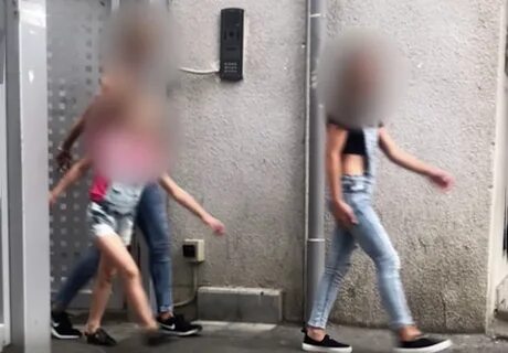Девятилетние пытаются заняться любовью хахаха