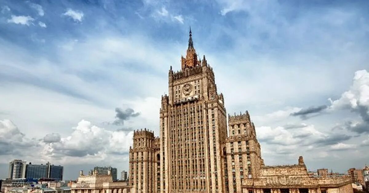 сталинские высотки мид. сталинские высотки мид. 36 с. сталинская высотка мид в москве. мид азербайджана здание.