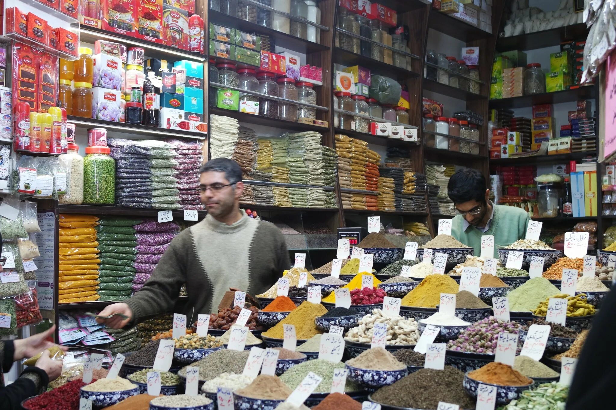 Иран уровень. Супермаркет в иране. иран уровень жизни. иран продукты. иран валюта рынок.