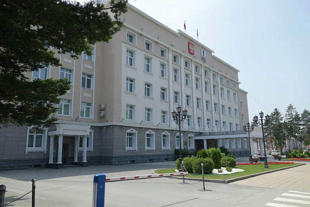 горького 1/1. здание правительства сахалинской области. южно-сахалинск, ул. карла маркса 16 южно-сахалинск. госслужба южно сахалинск.