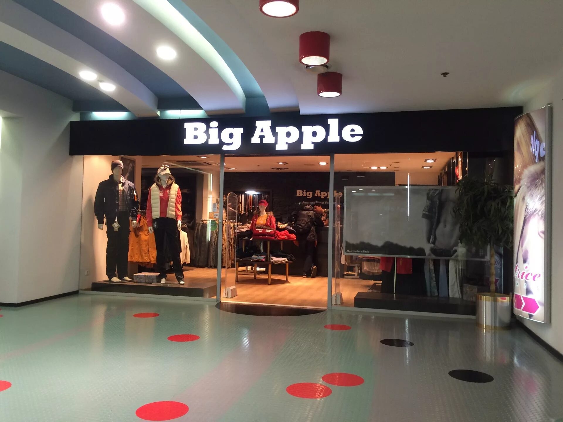 Магазин яблоки на красноармейской. Big apple магазин. Big apple new york. Эппл зон уфа. Big apple магазин.