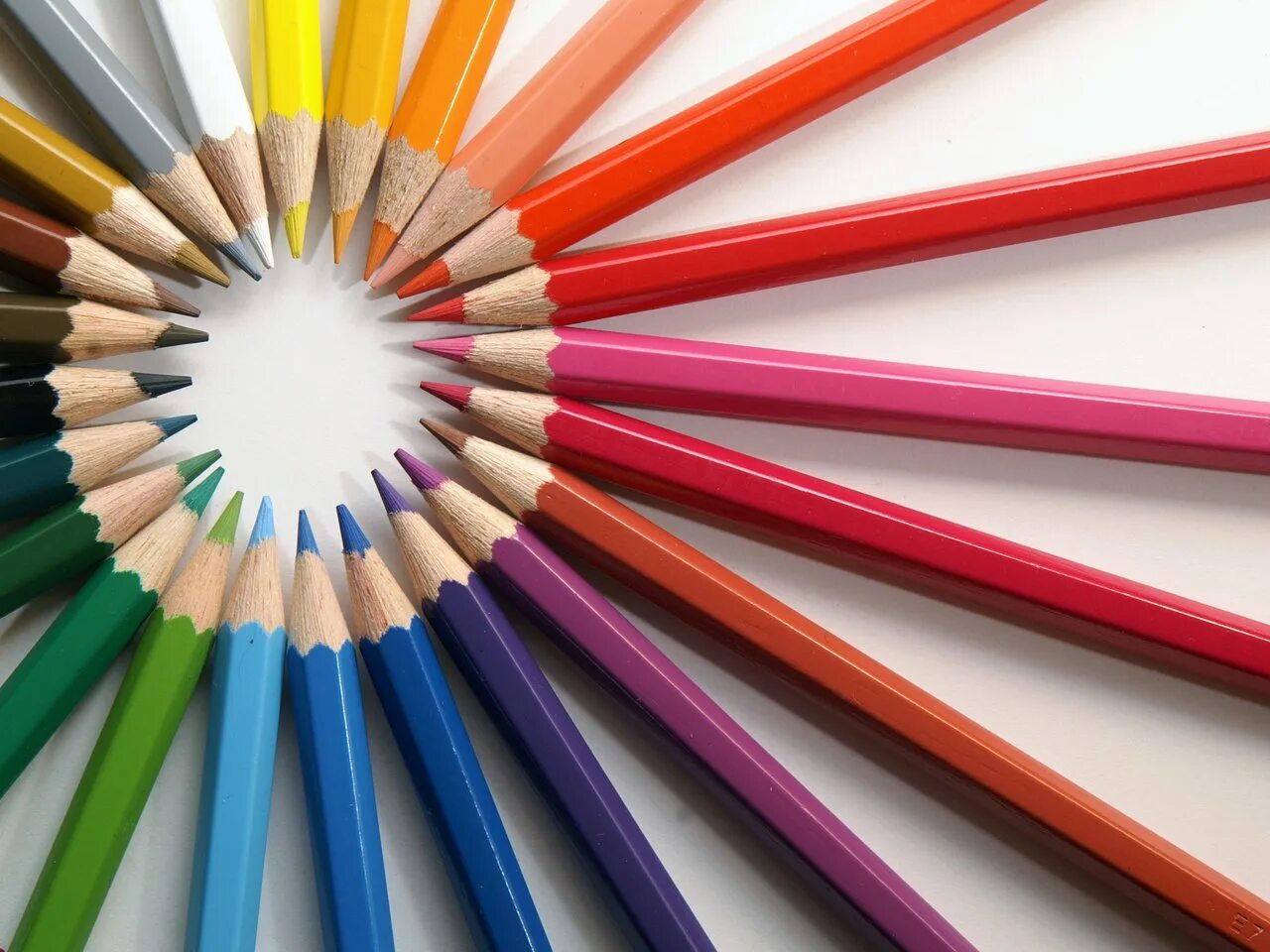 Цветной интернет. Карандаши цветные. Цветные карандаши картинки. Цвета карандашей. Палитра цветных карандашей.