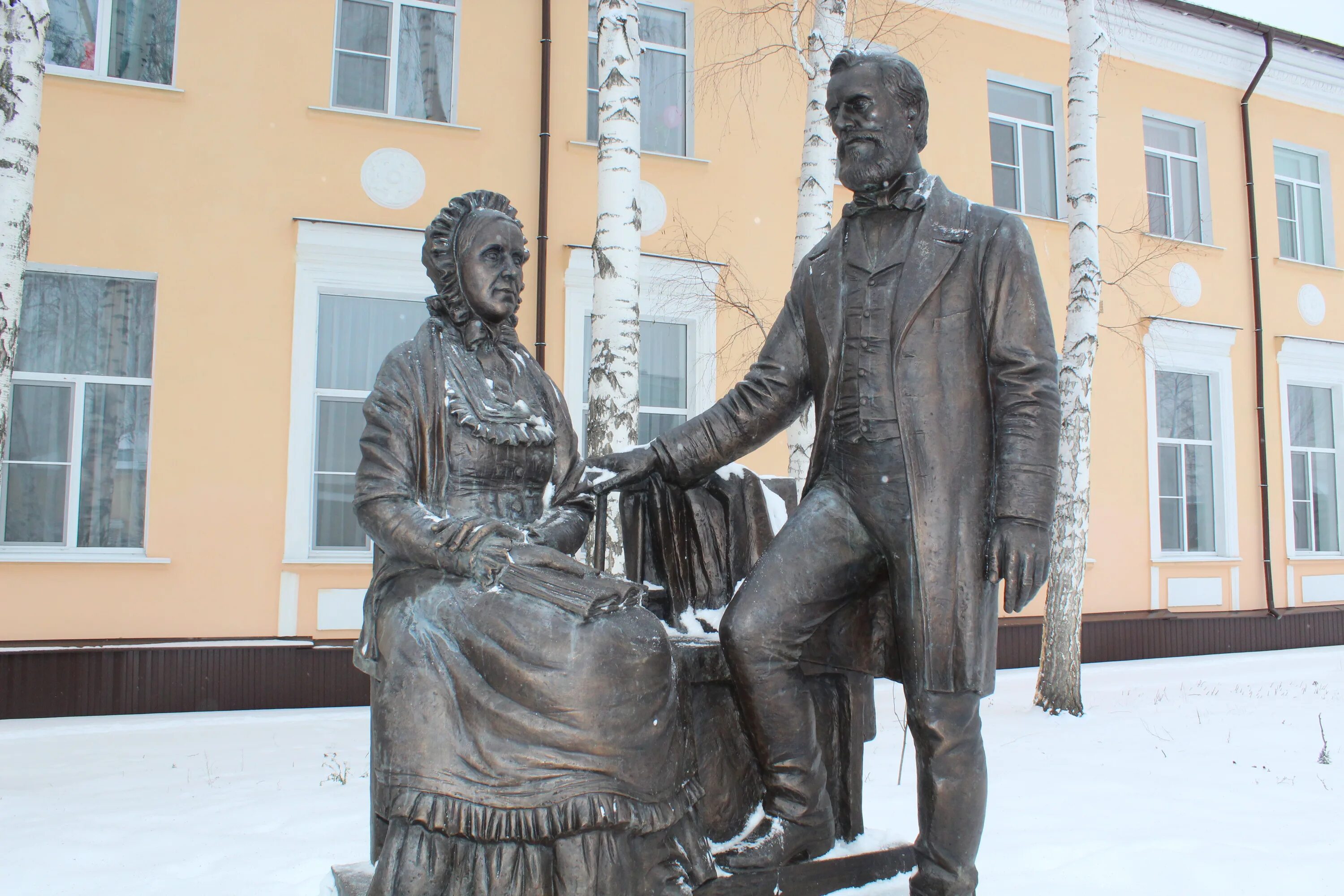 Памятники никольское. Памятник льву толстому и Анне Бахметевой. Никольск Пензенской Лев толстой Бахметева. Памятник толстому в Пензе. Никольск памятник Анне Бахметьевой.