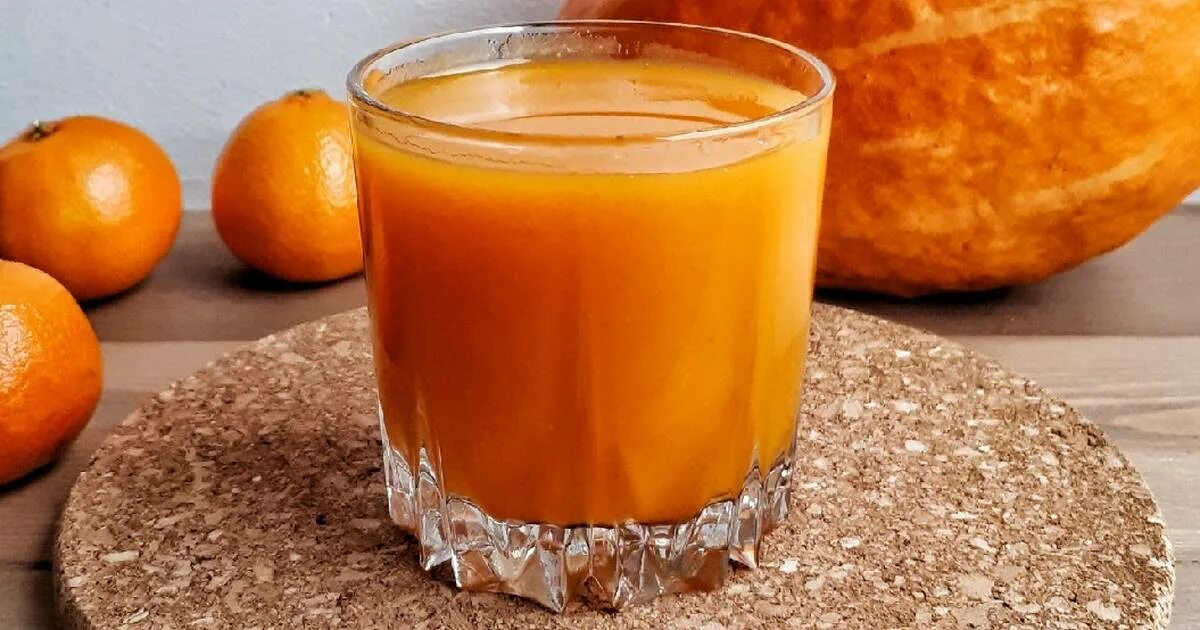 Как сделать тыквенный сок. Тыквенный сок. тыквенно яблочный сок. сок из тыквы. тыквенный сок с яблоками.