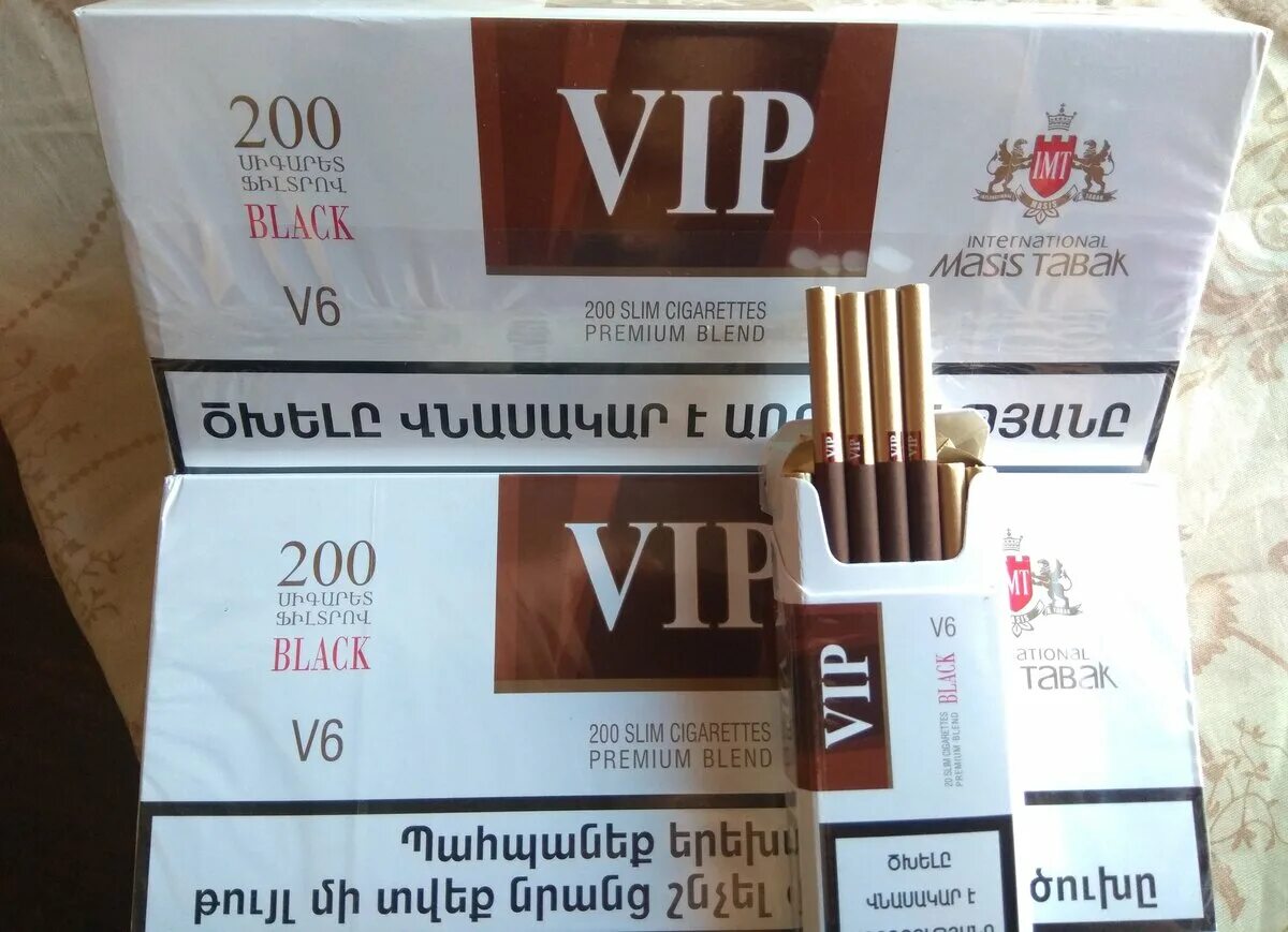 Самые хорошие армянские сигареты. Недорогие сигареты. Сигареты VIP. Белорусские сигареты. Пачка сигарет в магазине.
