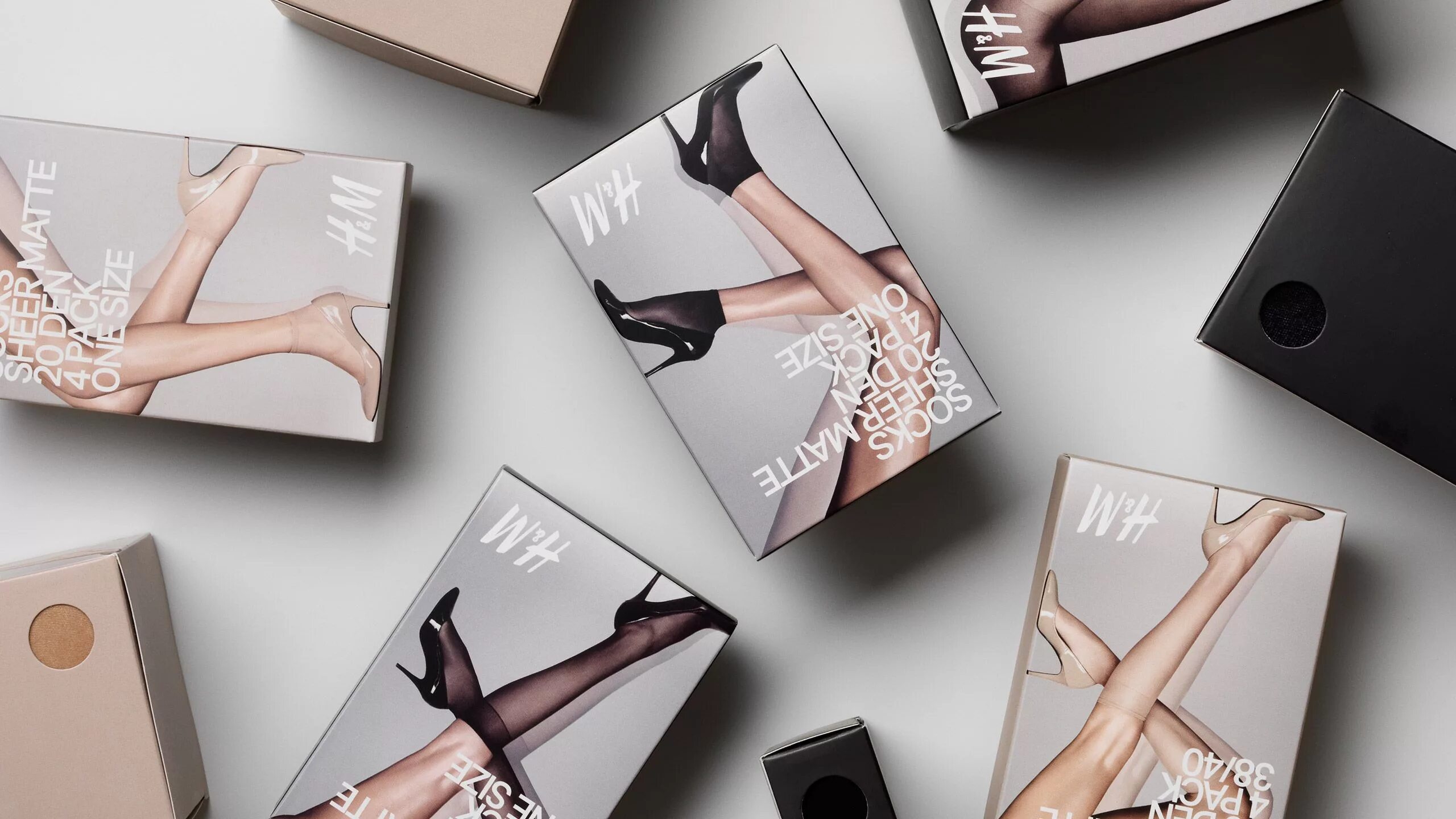 Teatro classic чулки 40 den. Колготки в коробочке. Чулки в упаковке. Картонная упаковка для колготок. Чулки женские упаковка.