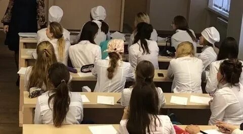Студентка сдавала