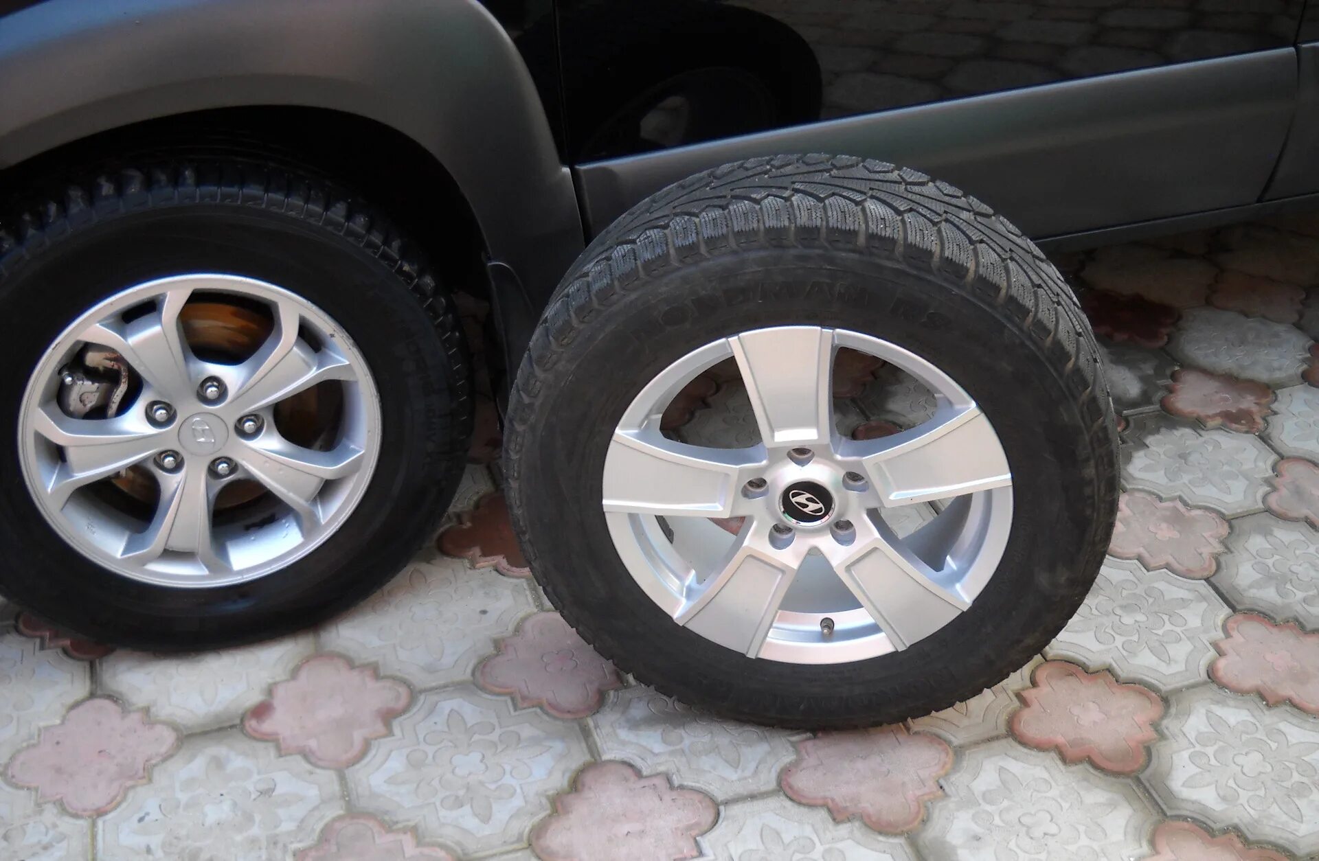 Производитель резины hakkapeliitta на хундай туксон 215/65 r16. Резина на туксон 235/55 r19. Hyundai tucson резина. Hyundai tucson 2006 размер резины. Hyundai tucson 2008 225 70 16.