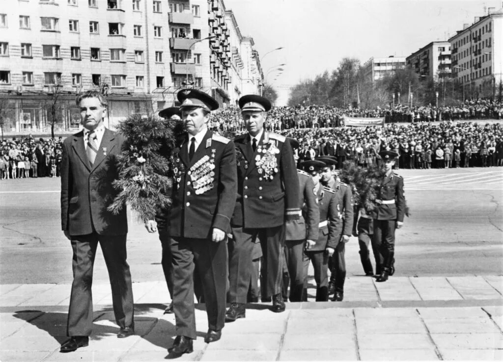 Парад 9 мая 1985. День победы 1985 год. Парад 9 мая 1985 года на красной площади. Парад ветеранов 1995. День победы 1985 год.