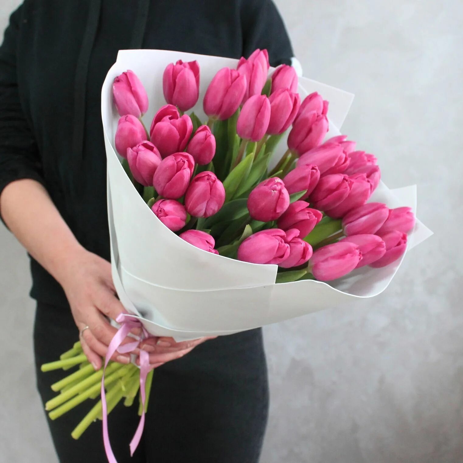 Букет из фиолетовых тюльпанов. Тюльпаны 100 рублей штука. Тюльпан pink ardour. Тюльпаны 100 рублей штука. Голландские тюльпаны букет.