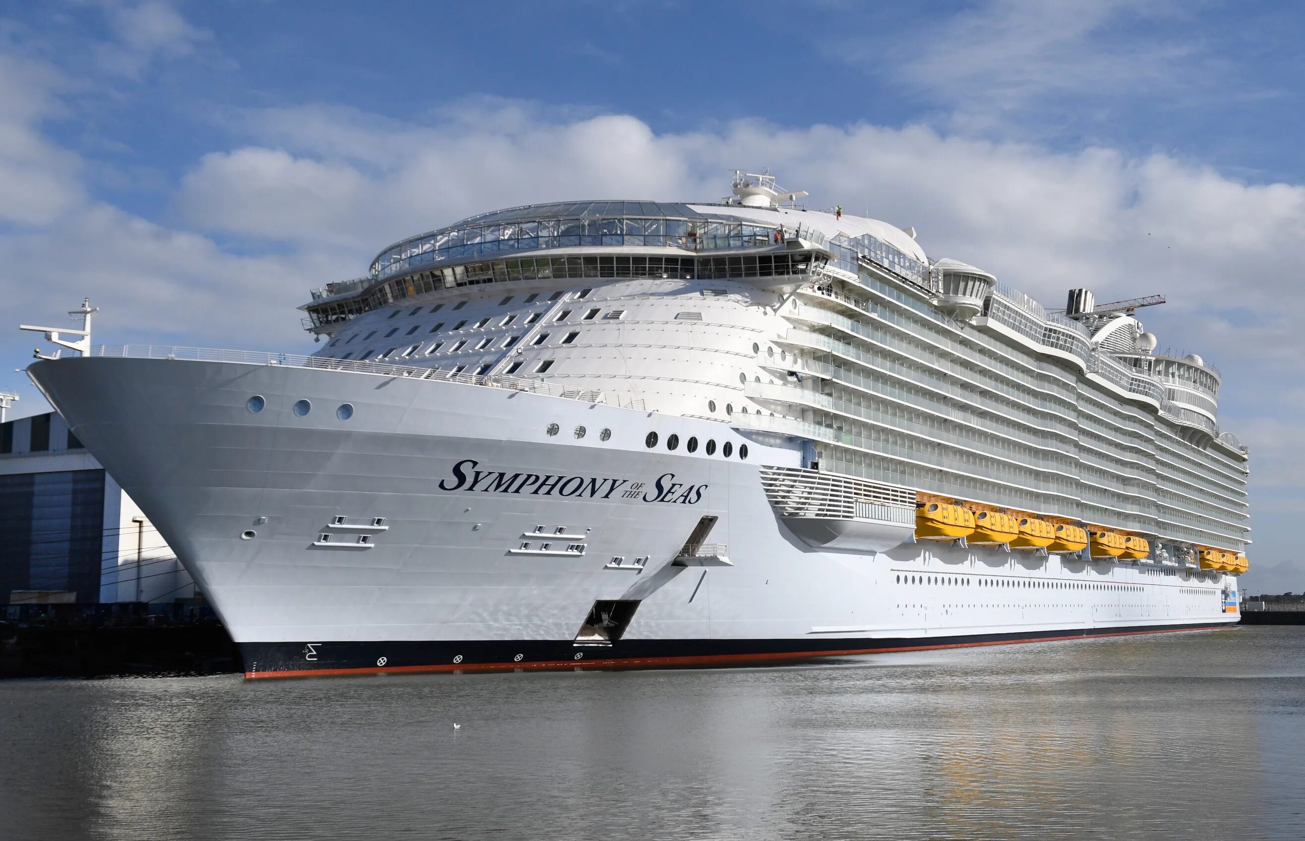 The better seas. Лайнер symphony of the seas. круизный корабль symphony of the seas. лайнер «symphony of the seas» (симфония морей). самый большой корабль в мире symphony of the seas.