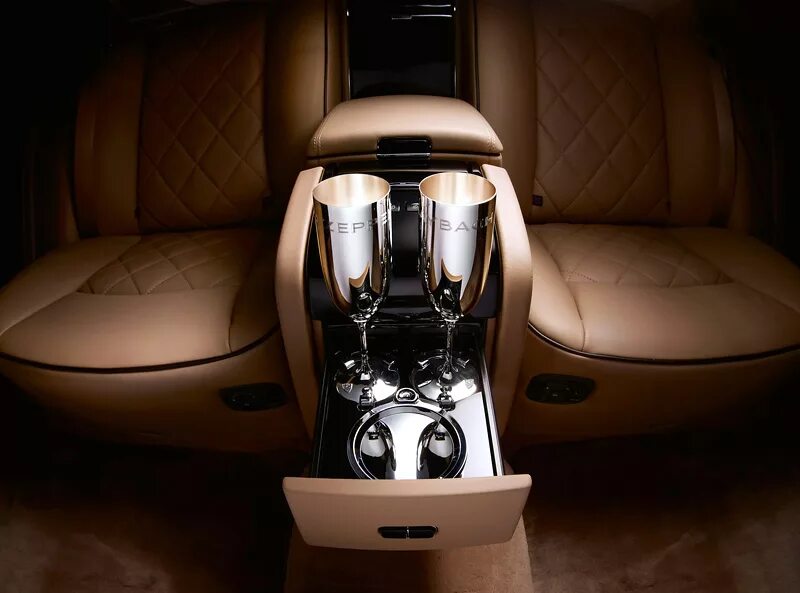 Maybach 222. Mercedes-maybach s62. Яхта майбах. Mercedes benz maybach 2021 салон. Mercedes maybach gls 600.