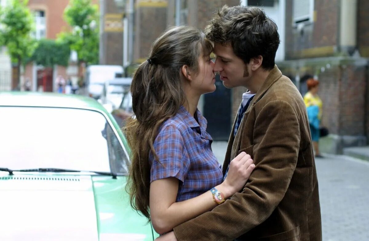 Алис исааз этот неловкий момент. Венсан кассель этот неловкий момент. 2015. P. Алекс петтифер анатомия любви.