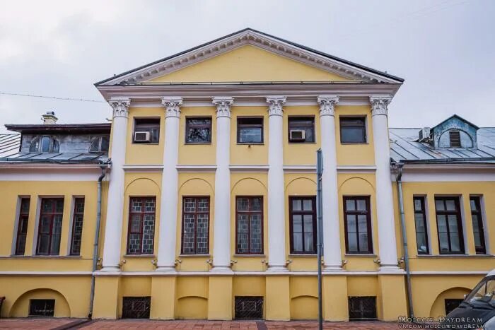 Городская усадьба Соллогуба (дом ростовых). Улица поварская усадьба князей Долгоруких. Усадьба Долгоруковых Сологуба в Москве. Усадьба Сологуба поварская.