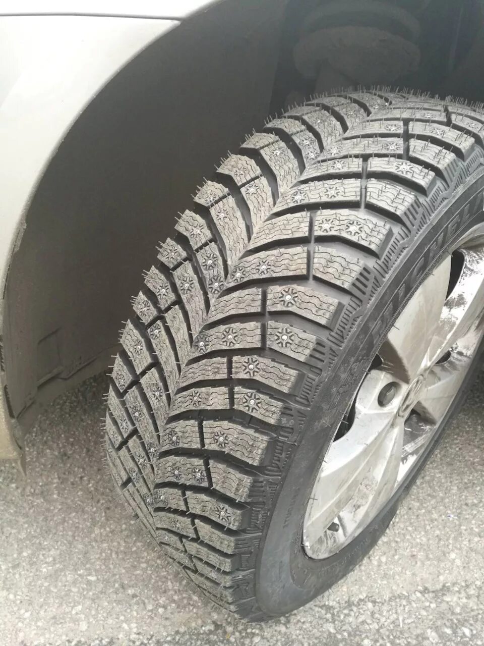 Michelin x-Ice North 4. Мишлен Икс айс Норд 4 16. Зимняя резина Мишлен x-Ice North 4. Мишлен Икс айс Норд 4 шины.