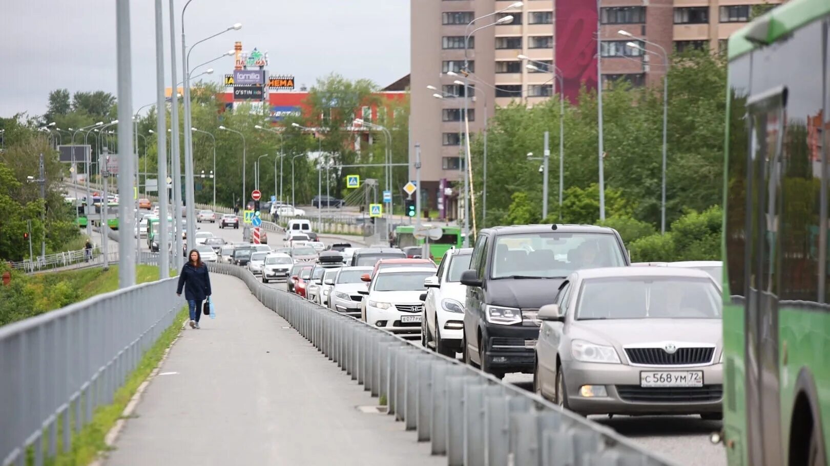 Мост Челюскинцев Тюмень. Камеры на дорогах. Пробки Тюмень. Тюмень дороги.