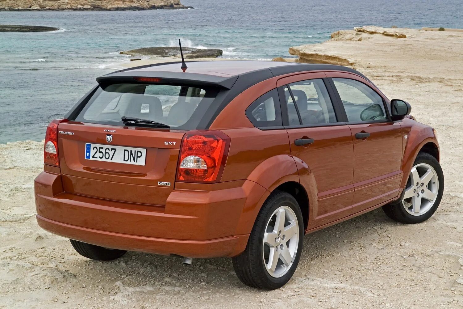 Dodge caliber 2.0. Додж Калибер. Dodge Caliber 2006. Додж Калибр 2 поколение. Додж Калибр 1 поколение.