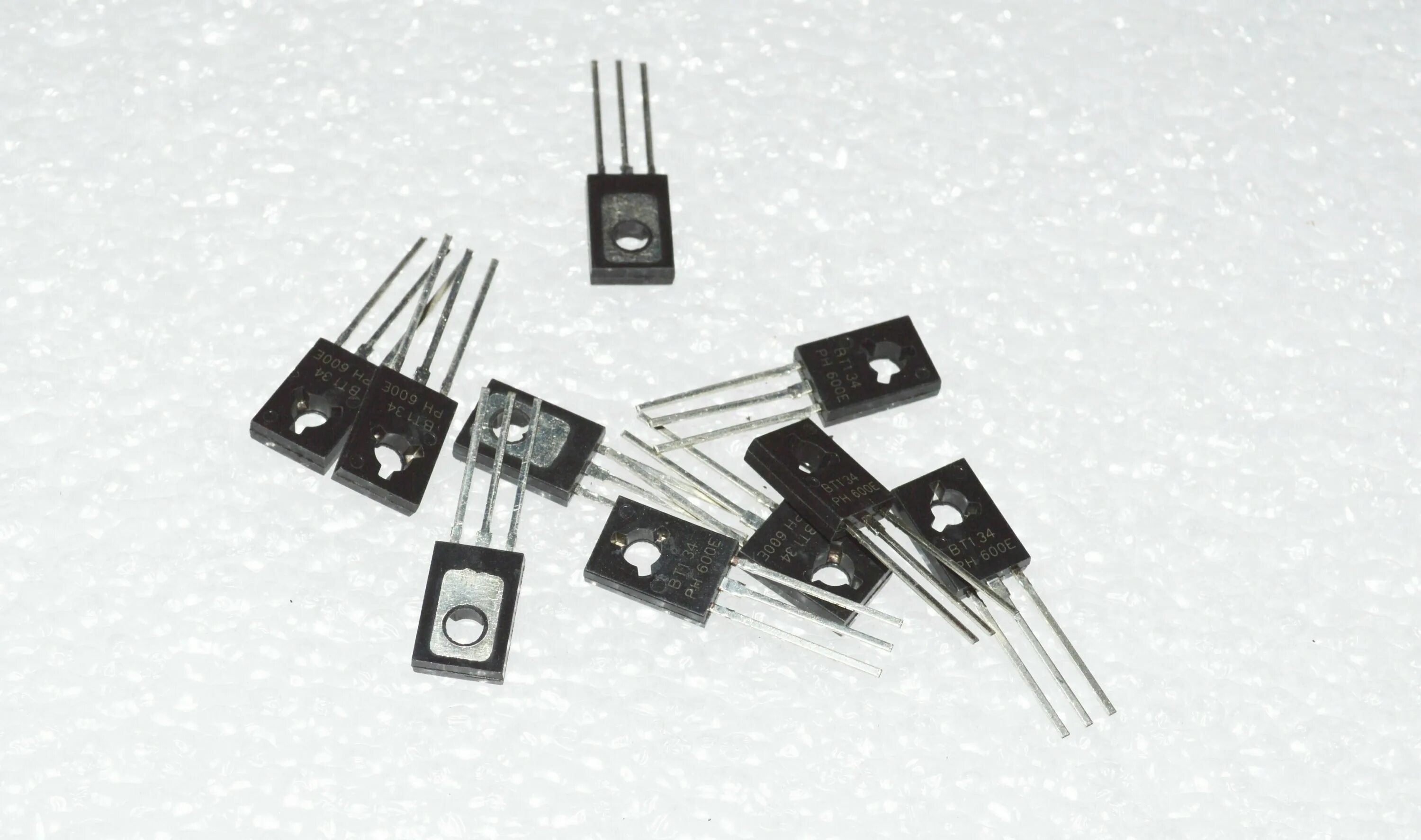 симистор вт 134-600. Ph 600e bt134. симистор bt134. Bt134-600e. Bt134 симистор.