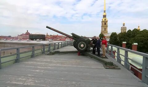 Санкт петербург выстрел в полдень