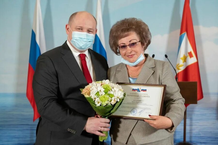 Награждение медиков. Награждение наградами медиков. Награждение курских медиков. Фото награждение медицинских работников.