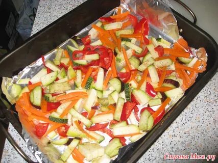Крылья с овощами в духовке