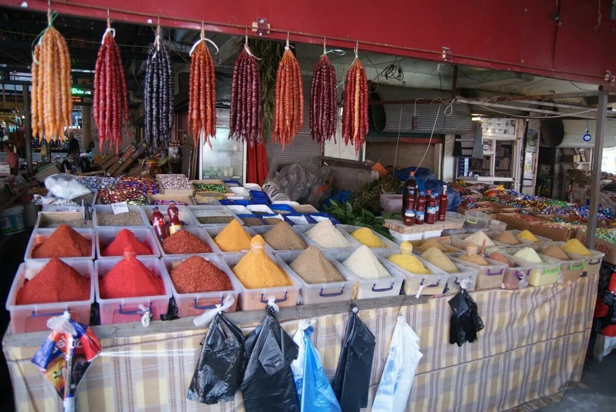 Рынок бони. Продуктовый рынок в батуми бони. Батуми рынок продуктовый. Центральный рынок батуми. Рынок в батуми продуктовый центральный.