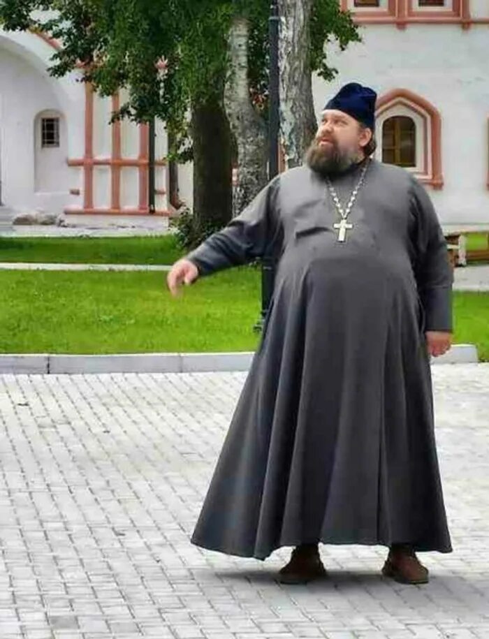 Старинные люди мой батюшка что это. Поп батюшка. Старинные люди мой батюшка что это. Белый подрясник у священника. Нищие священники.