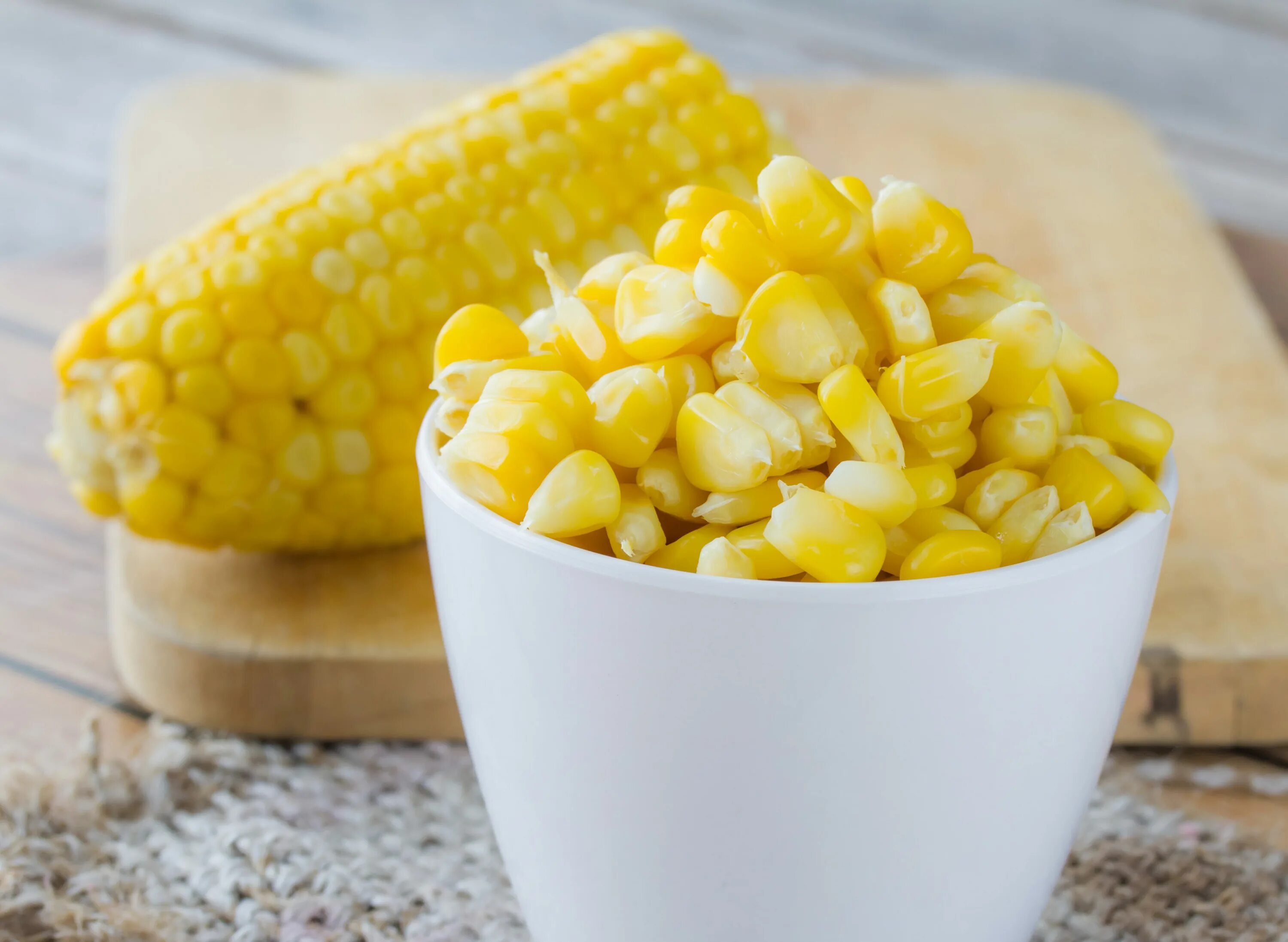 вкусная кукуруза вареная. кукуруза и гастрит. кукуруза. аппетитная кукуруза. можно есть кукурузу на ночь.