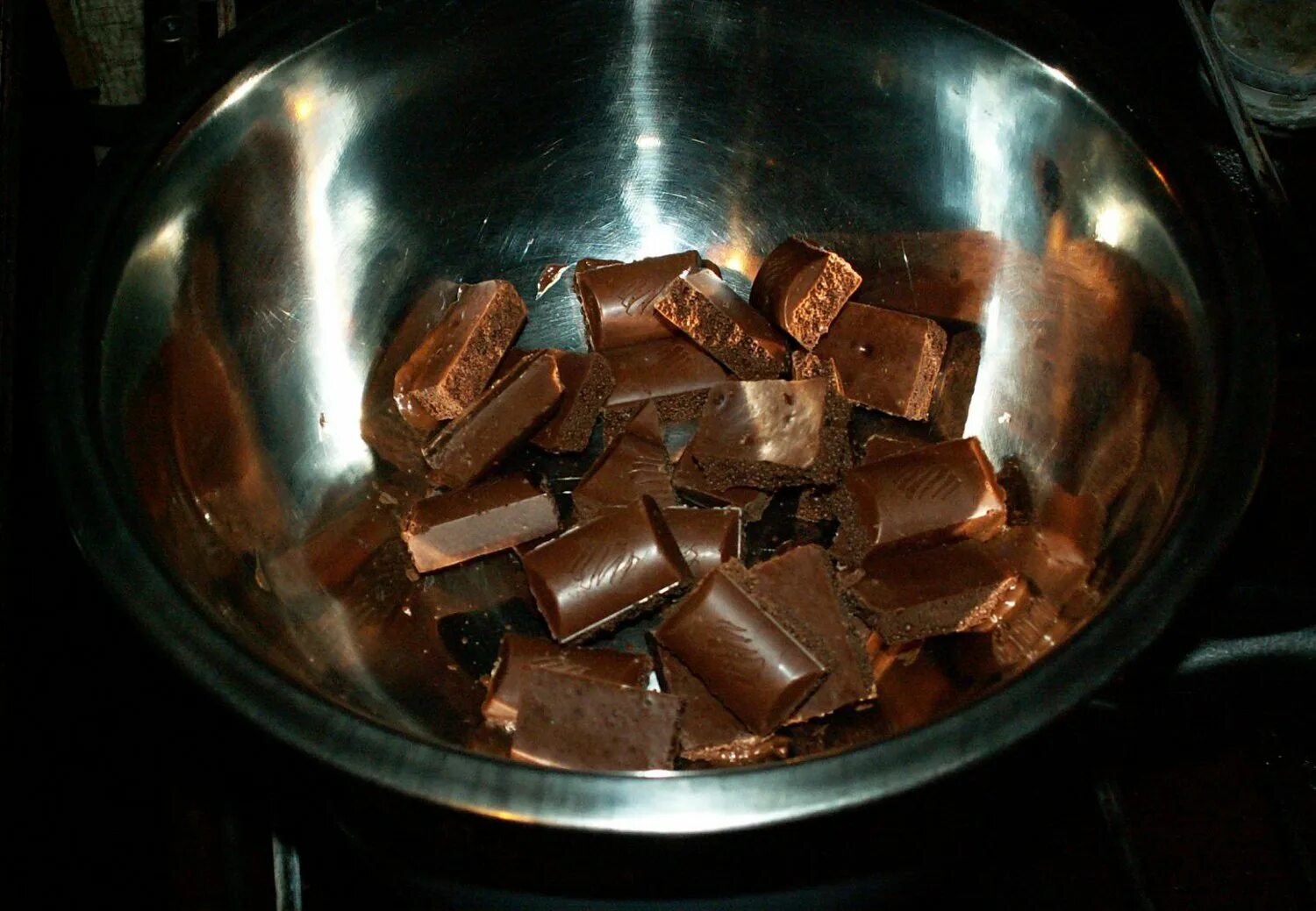 Паровая баня для шоколада. Растопленный шоколад. Водяная баня для шоколада. Шоколад для растопки.