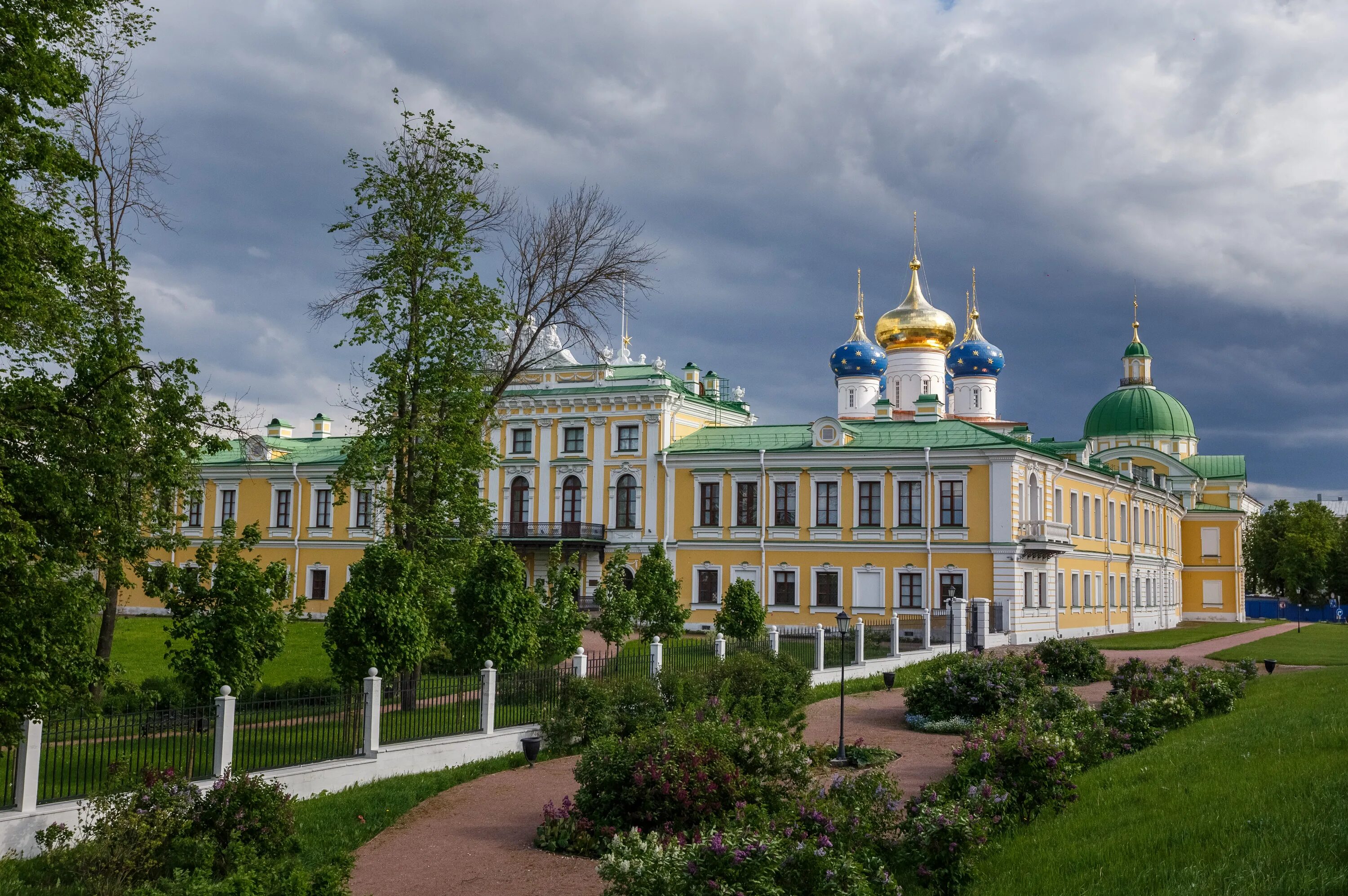 Путевой дворец Тверь. Императорский путевой дворец в Твери. Екатерининский путевой дворец в Твери. Путевой дворец Тверь Государева дорога.