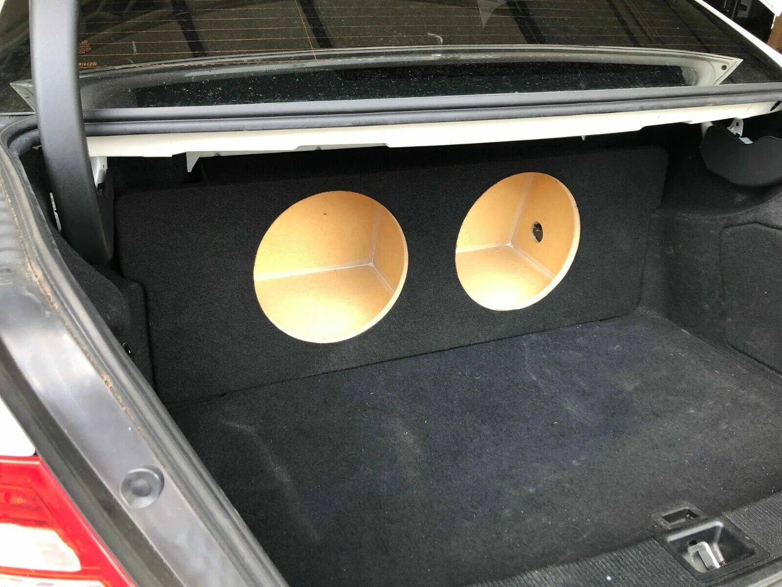 Сабвуфер в мерседес спринтер. Вито 639 автозвук. Сабвуфер mercedes 211. State cse204c сабвуфер. Сабвуфер мерседес.