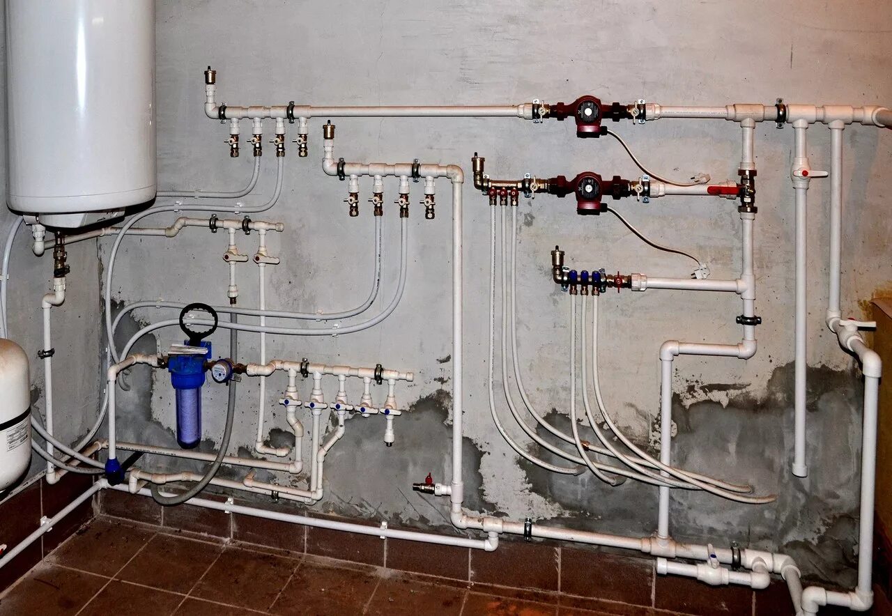 Водопровод в доме. Водоснабжение в частном доме. Разводка водоснабжения. Водопровод в частном доме.