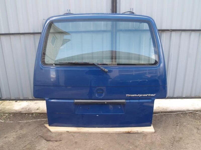 Volkswagen t4 дверь. Volkswagen t4 задняя дверь. Дверь Фольксваген т4. Задняя дверь Фольксваген Транспортер т4. Двери Фольксваген Транспортер т4.