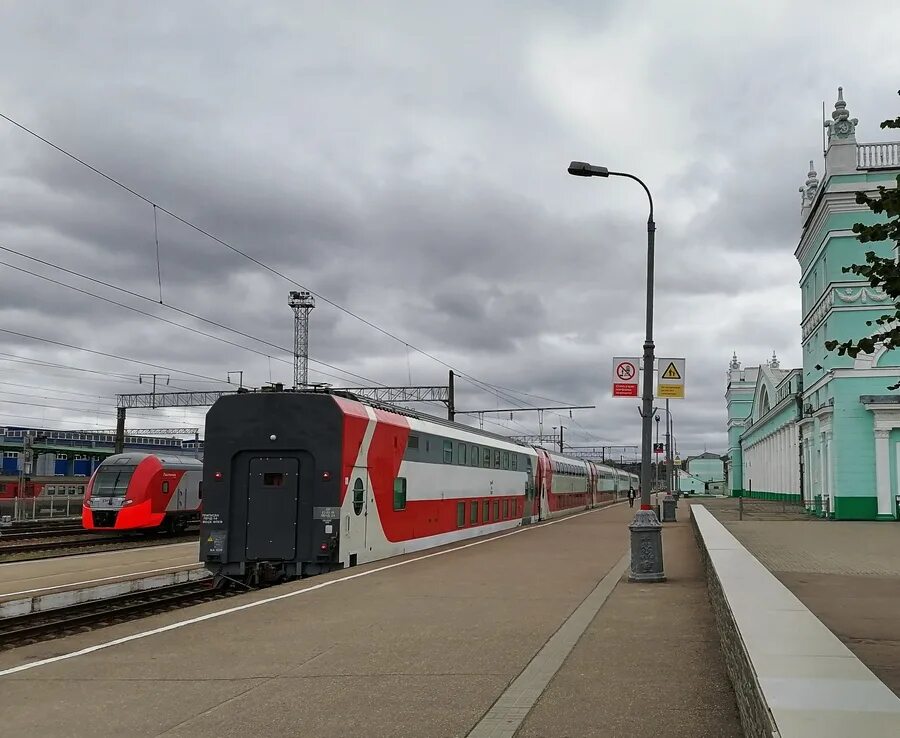 Ржд смоленск телефон. РЖД Смоленск Москва. Москва Смоленск станции. Двухэтажный поезд Москва Смоленск. Поезд Смоленск Москва 743/744.