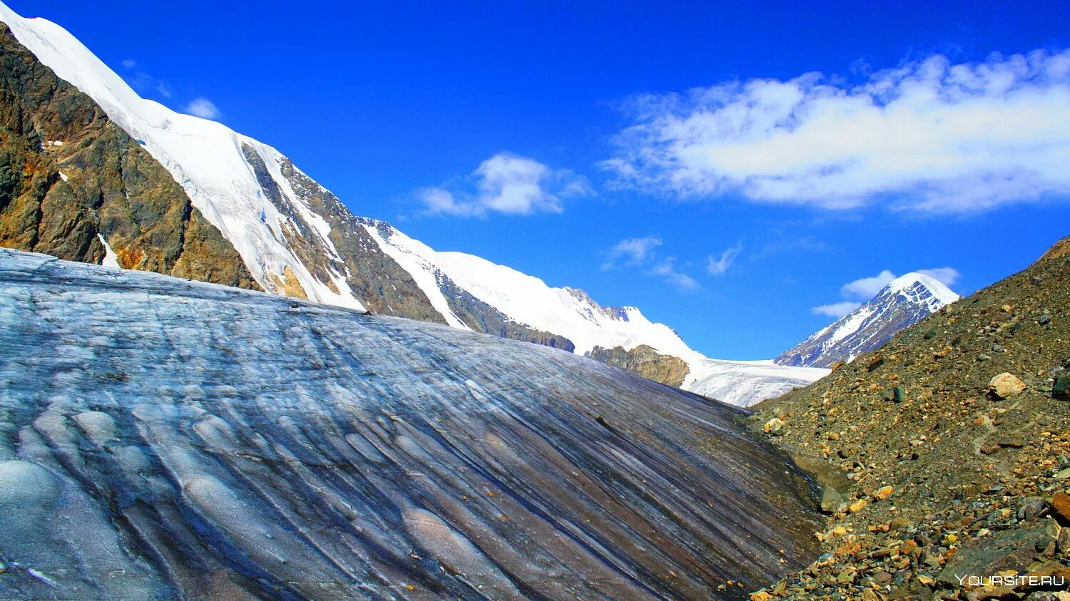 Горный ледник это. Ледник Актру горный Алтай. Долина ледника Актру. Горное озеро Актру. Ледники Актру горный Алтай гора Белуха.