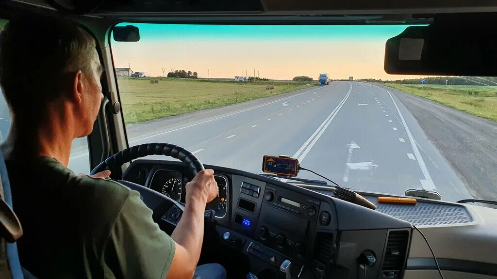 Салон вольво fh16 2020. Volvo fh new. Водитель года 2021. Водитель года 2021. Придурки на дорогах.