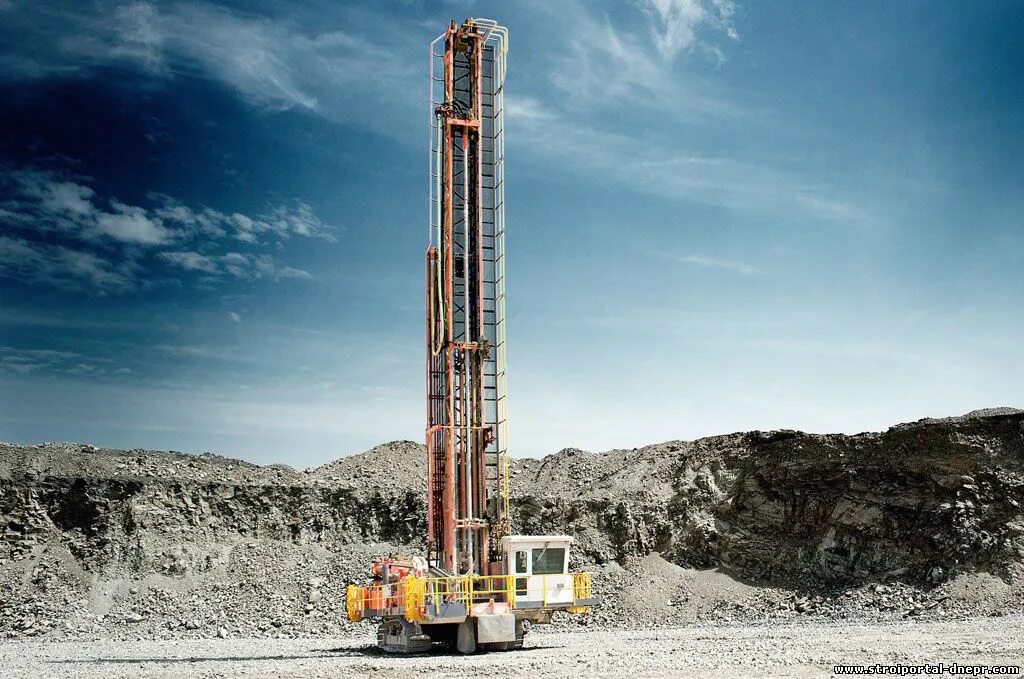 Буровая установка вакансии. Бурение взрывных скважин сбш-250 на карьерах. Машинист буровой dml 1200. Буровая установка вакансии. -машинист буровой установки (soiltek s60).