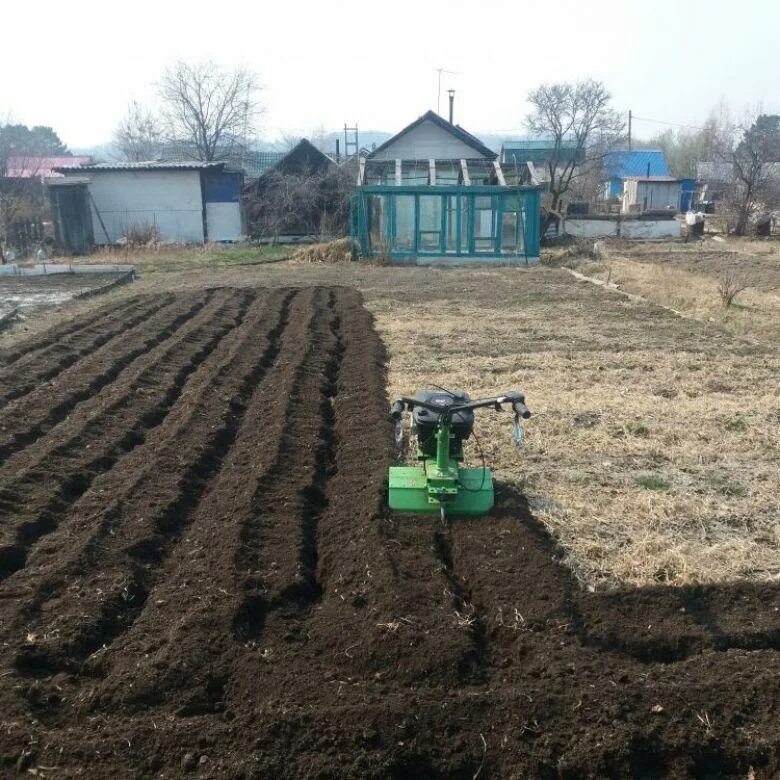 Вспашка огорода. Культивация участка. Вспашка земли культиватором. Вспашка земли мотоблоком.