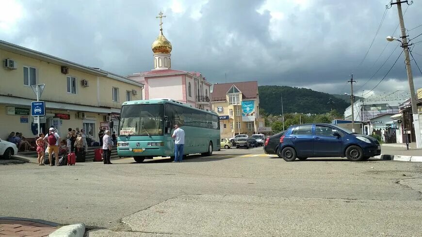 Расписание автобусов краснодар архипо осиповка. Автовокзал Архипо-Осиповка. Автостанция Архипо Осиповка. Автобусный вокзал Архипо Осиповка. Перевальск Архипо Осиповка автобус.