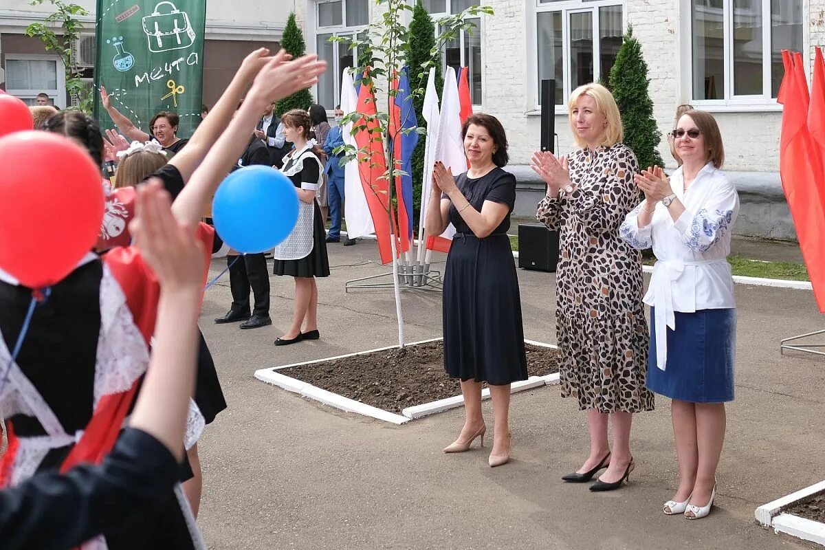 Гимназия 67 бишкек. Школа 69 ярославль. Выпускники 2010 года. Школа 69 рязань. 9 школа тирасполь.