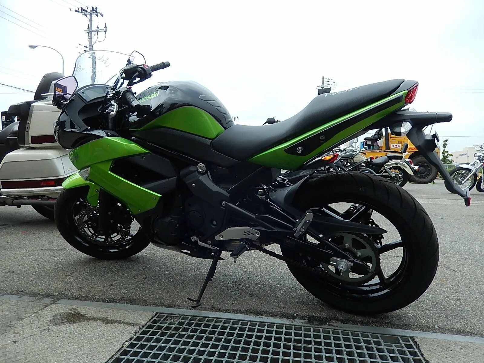 Kawasaki 400 купить. Мотоцикл Кавасаки 400 кубов. Мотоцикл Кавасаки ниндзя 400 кубов. Кавасаки 250 Дорожник. Мотоцикл Кавасаки 250 кубов.