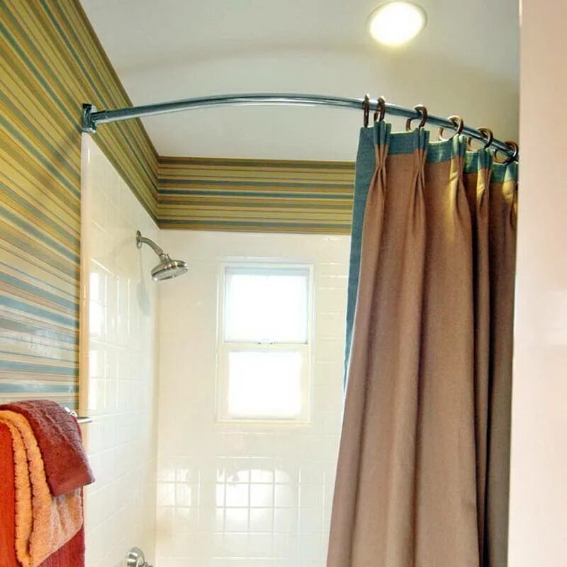 Повесить шторку в ванну. Карниз для штор в ванную комнату. Штанга для шторы в ванную полукруглая. Карниз полукруглый для штор. Шторы на штанге.