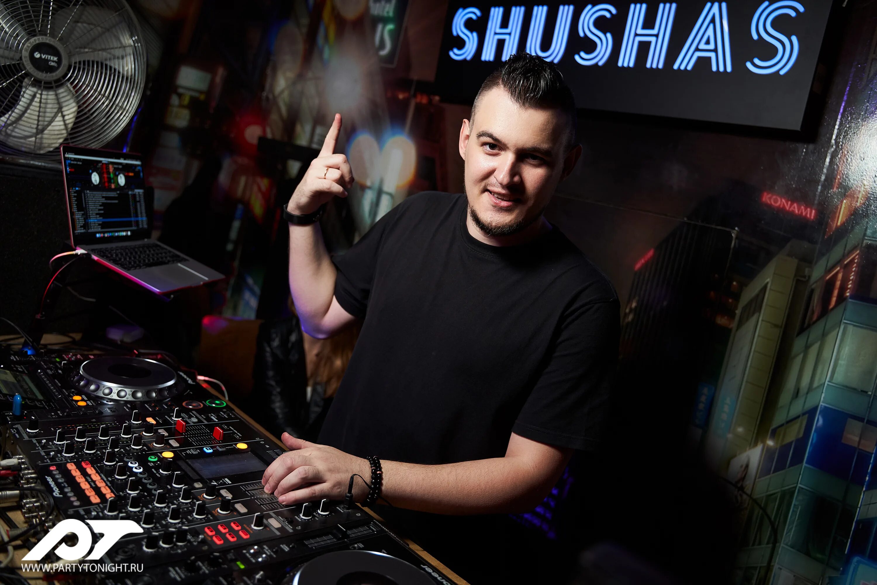 Shushas. галерея сфера, бар shushas. Shushas, москва, страстной бульвар, 8а. в клубе фотоотчет. Shushas на пушкинской стенд ап.