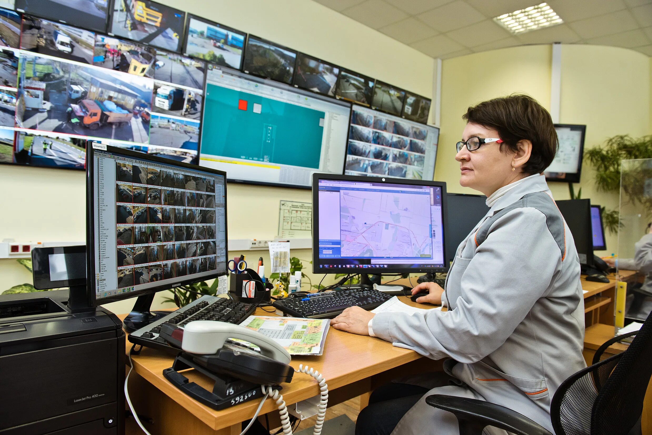 таможенники россии. служба безопасности ао автоваз. инженер технолог в отделе. таможенный работник. современные технологии менеджмента.