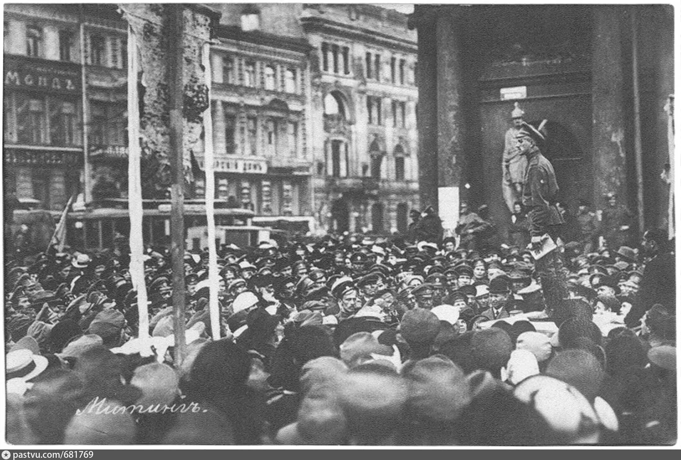 Манифестации в Петербурге 1917. Митинг на Невском проспекте 1917. Демонстрация на Неуском проспекте1917 года. Митинг 1917