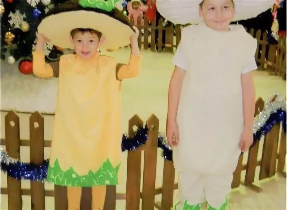 Карнавальные костюмы воронеж напрокат. Карнавальные костюмы воронеж напрокат. Магазин маскарадных костюмов. Казначей детский карнавальный костюм. Магазин карнавальных костюмов витрина.