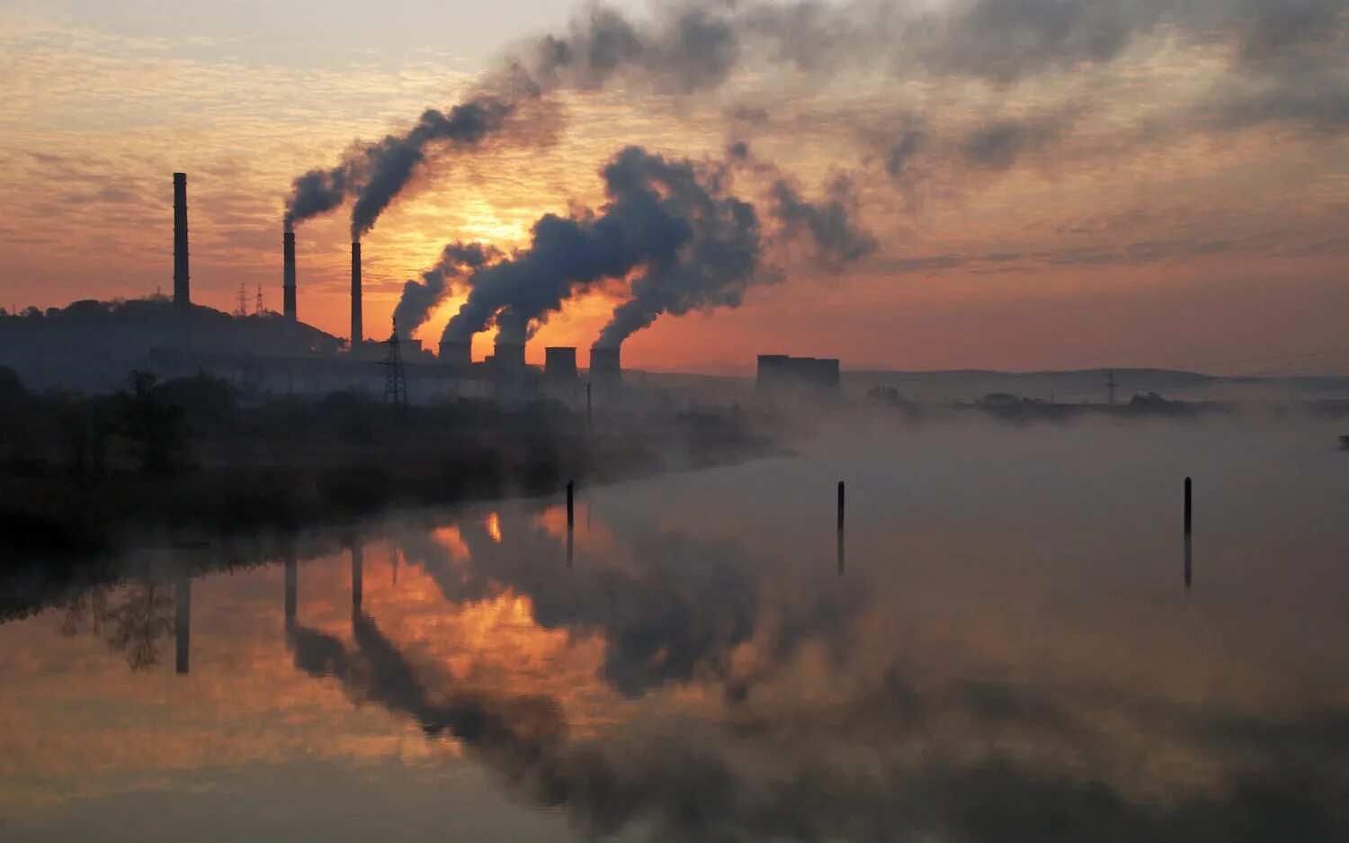Загрязнение экологии. Загрязнение воздуха и воды. Экологическая ситуация это. Атмосферное загрязнение воды.