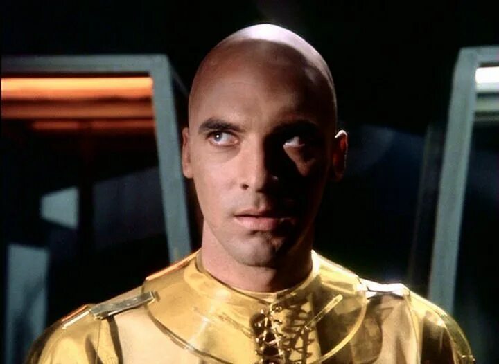 Space actor. Арон айзенберг в роли джал кардена. Клей эйкен. Эймос бартон экспансия. Фильмы про космос.